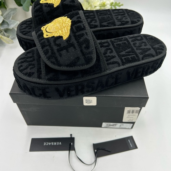 Men\'s Versace Medusa head slippers, size 43 made in Italy main image 9